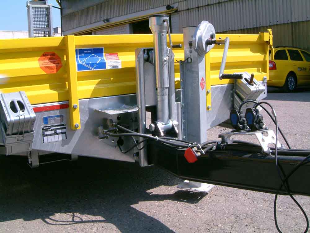 Stufenlos höhenverstellbare Deichsel eines Lastwagenanhängers