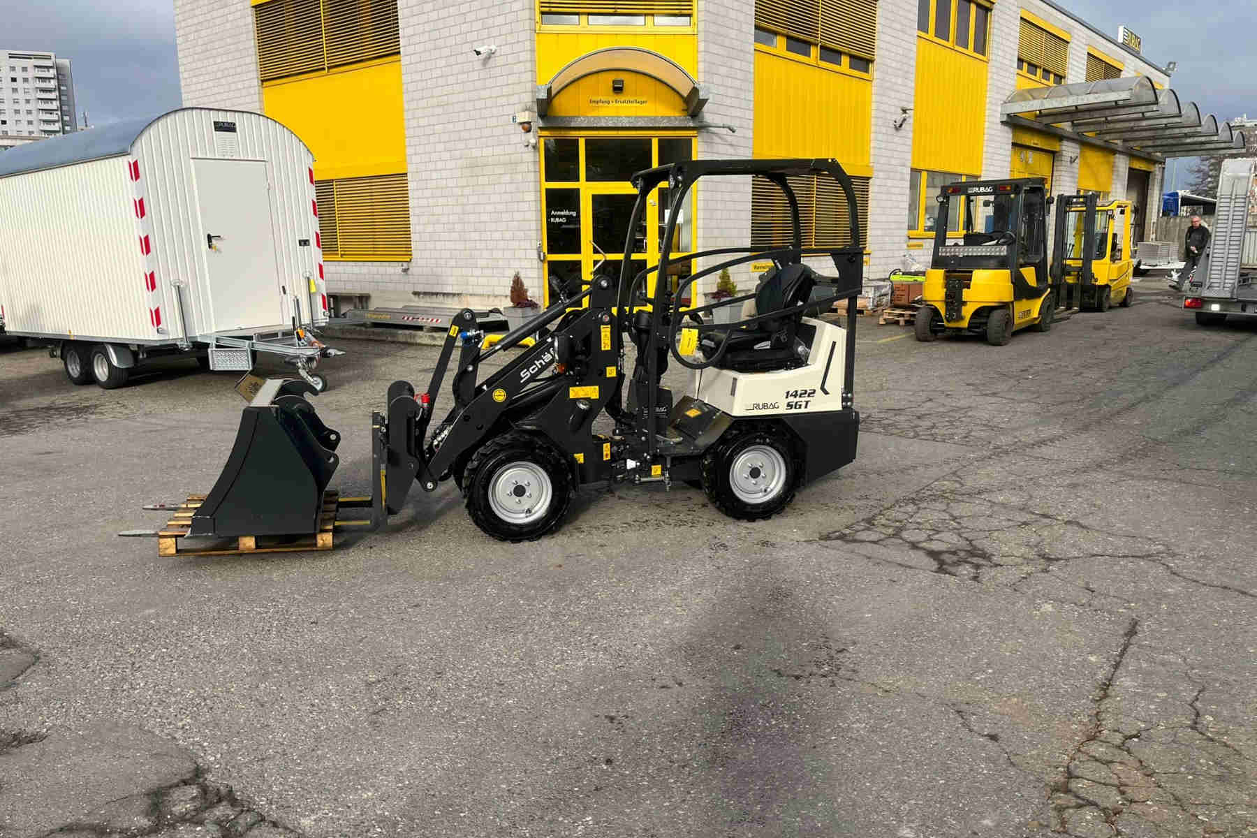 RUBA4336_2607404 vehicle image