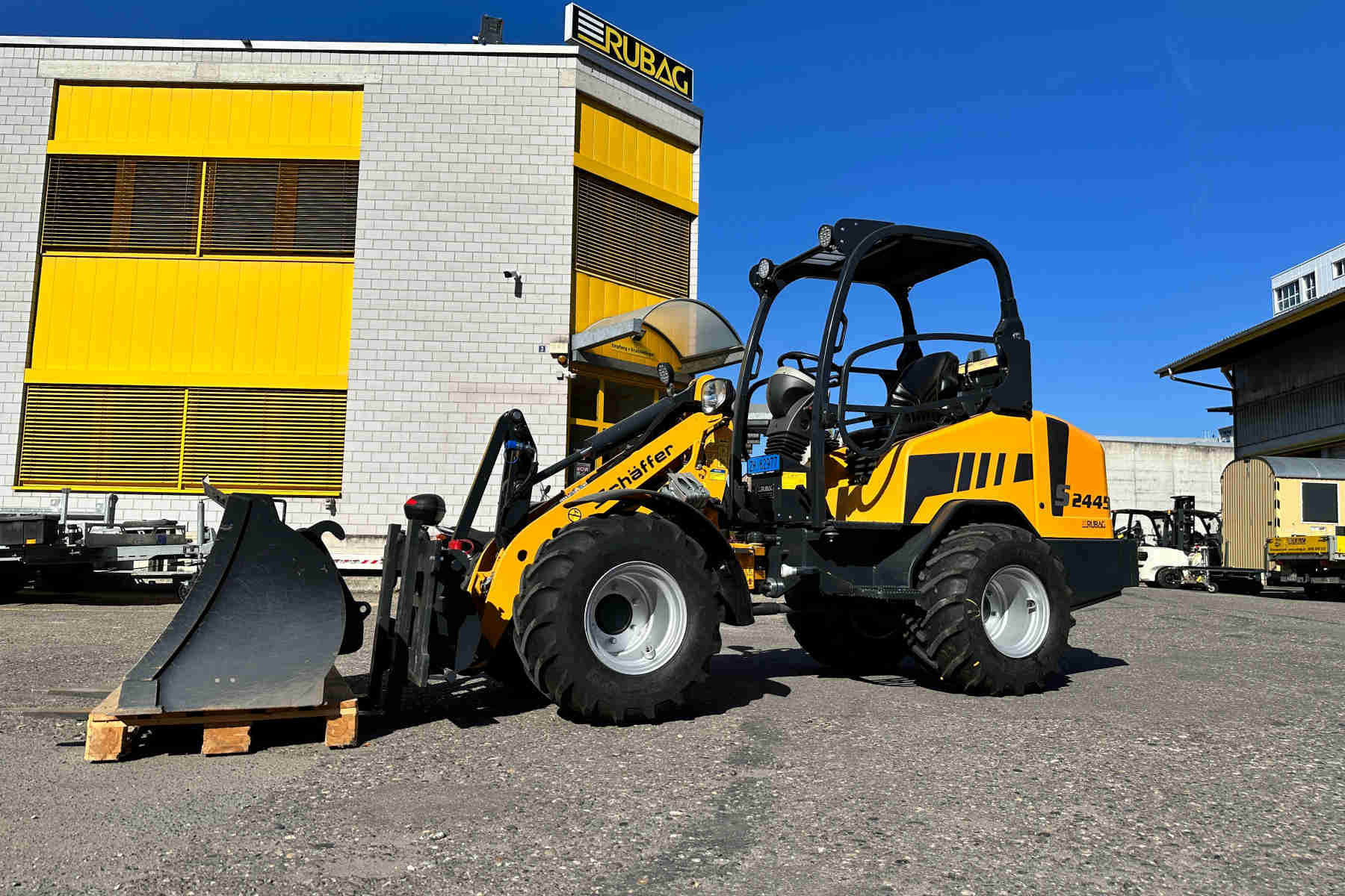 RUBA4336_2612953 vehicle image