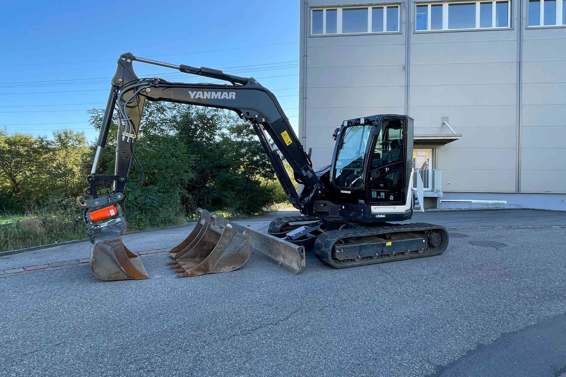 RUBA4336_2607410 vehicle image