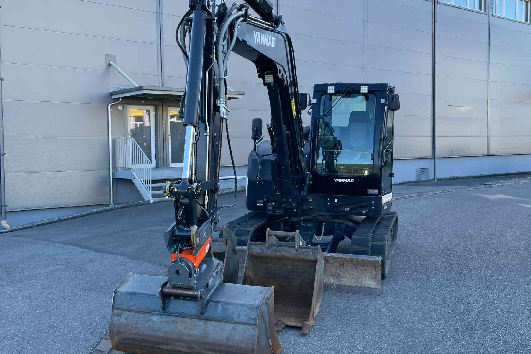RUBA4336_2607410 vehicle image