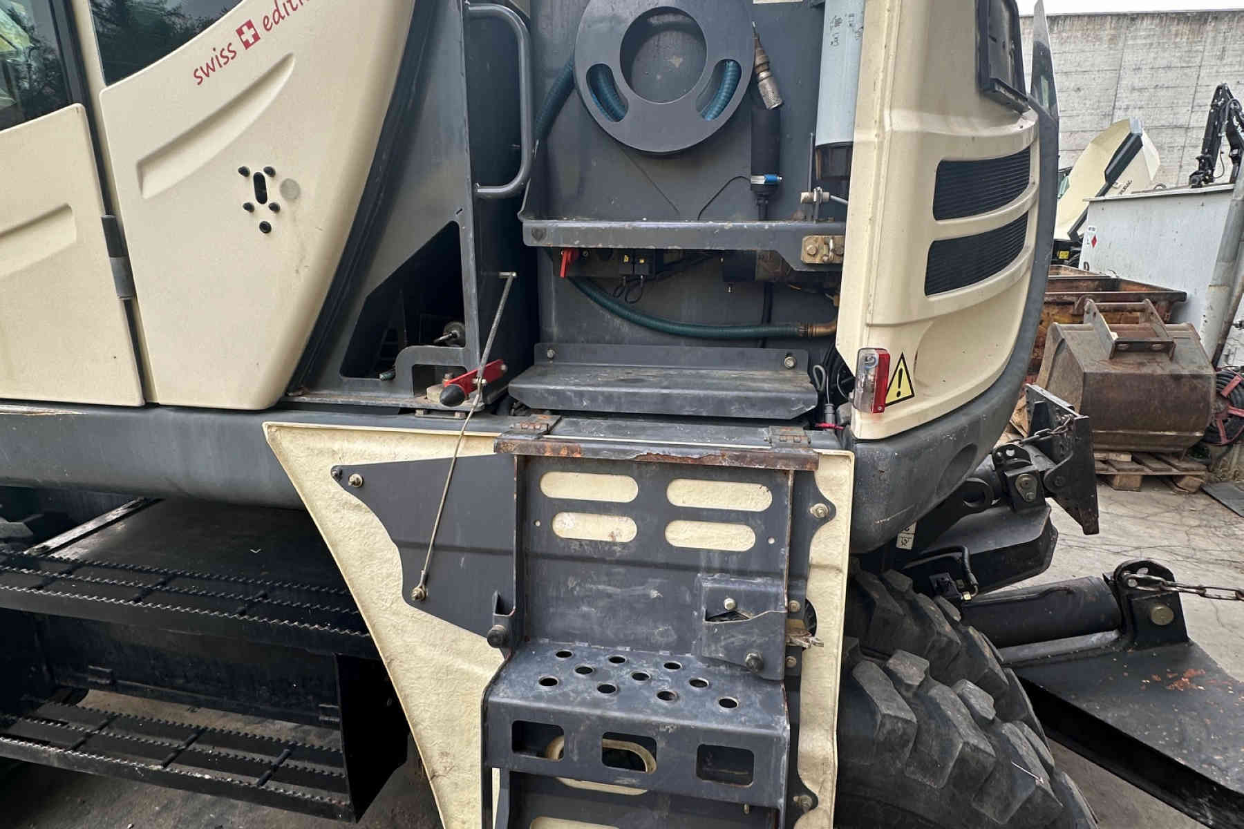 RUBA4336_2612959 vehicle image