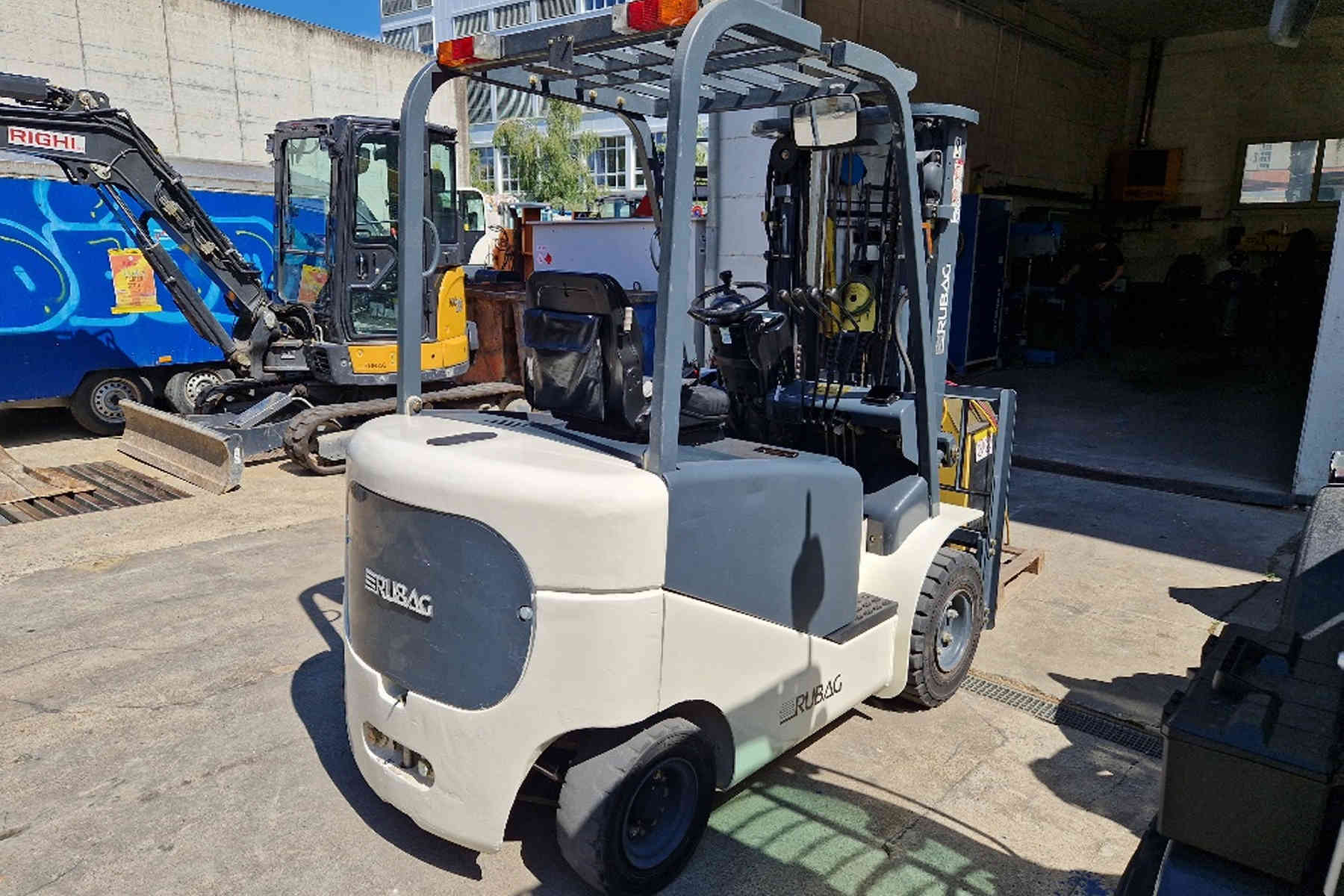 RUBA4336_2607400 vehicle image