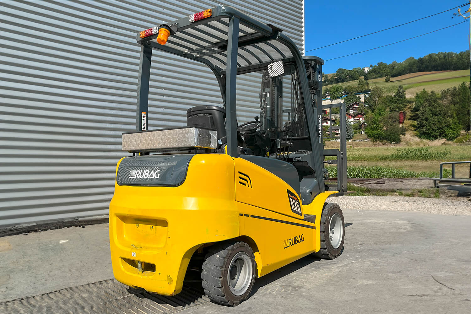 RUBA4336_2607426 vehicle image