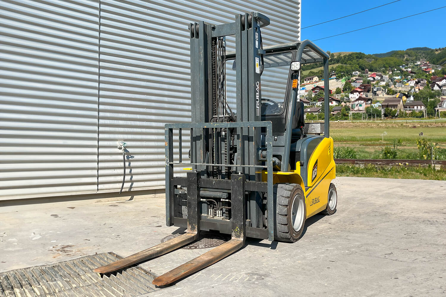 RUBA4336_2607426 vehicle image