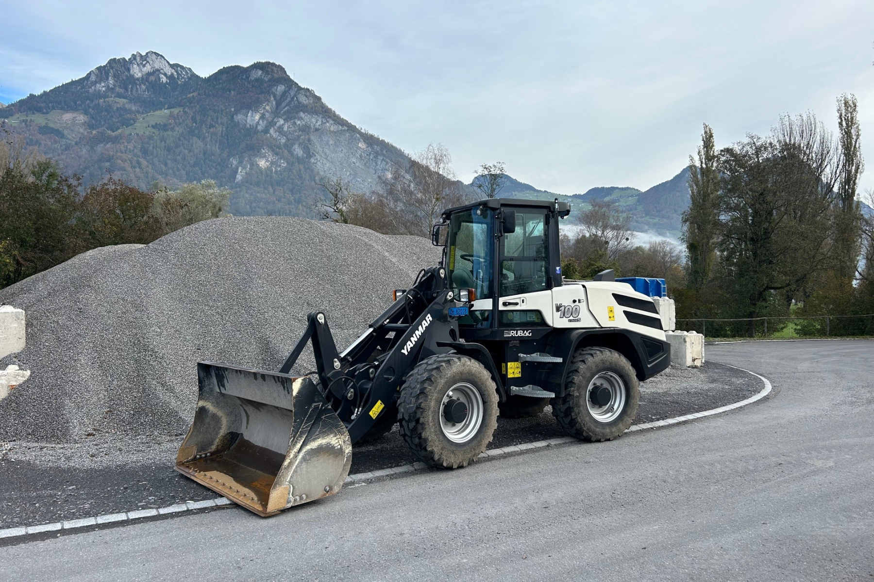 RUBA4336_2612977 vehicle image