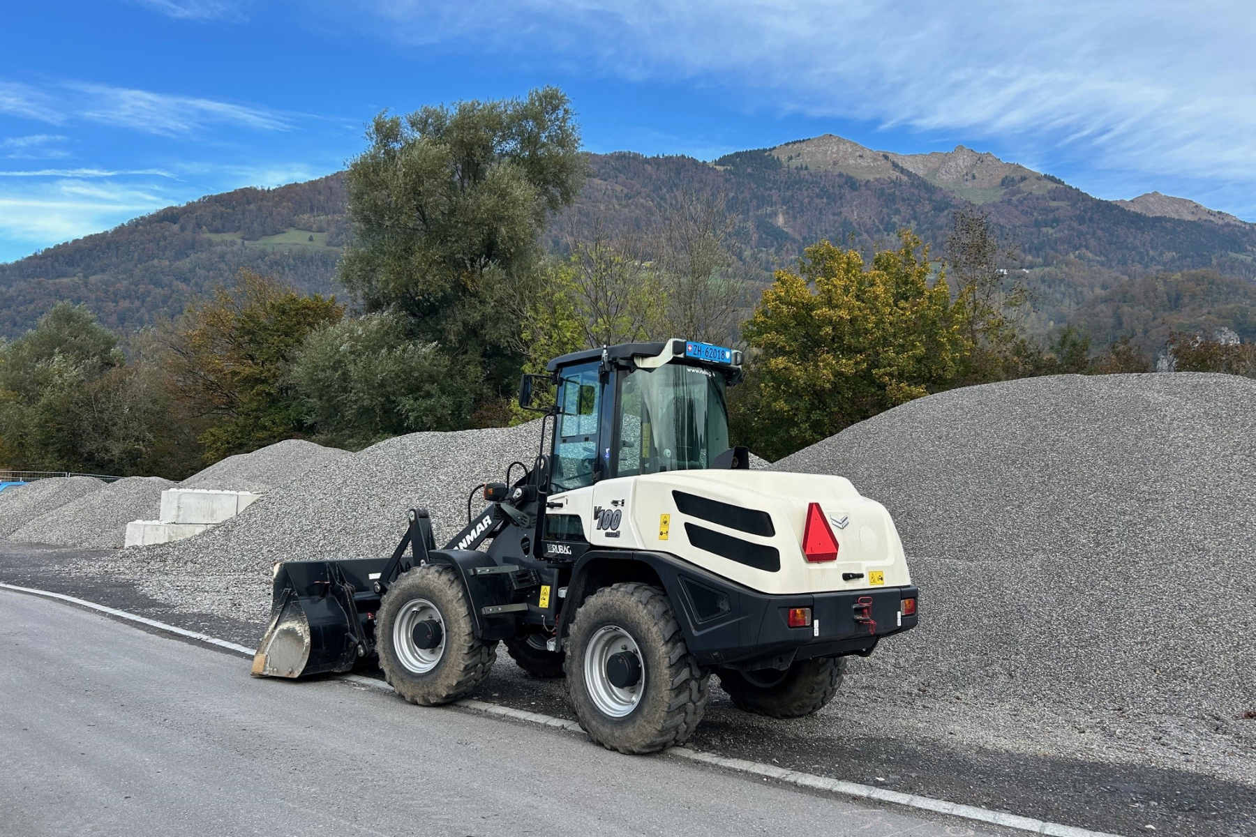 RUBA4336_2612977 vehicle image