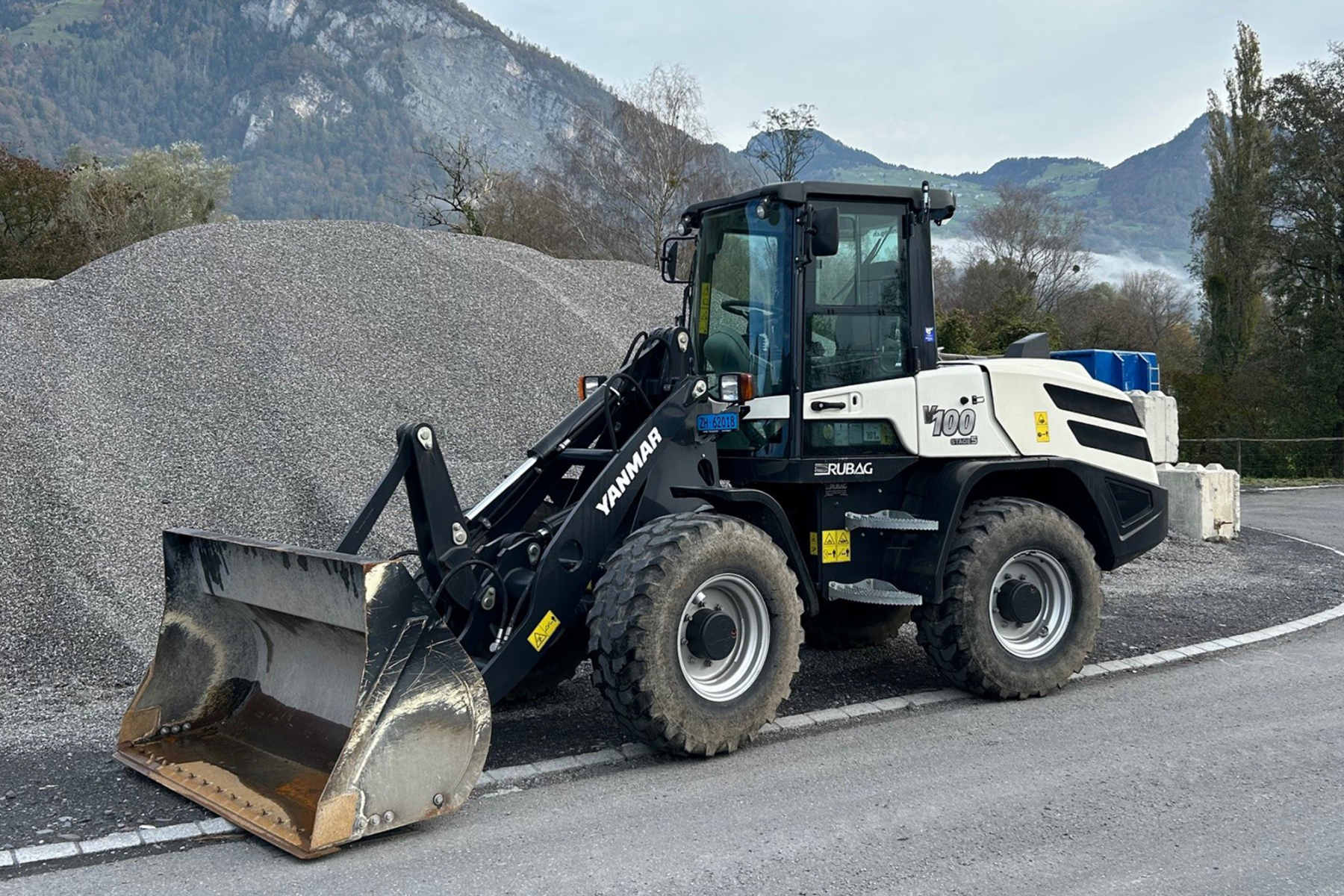 RUBA4336_2612977 vehicle image