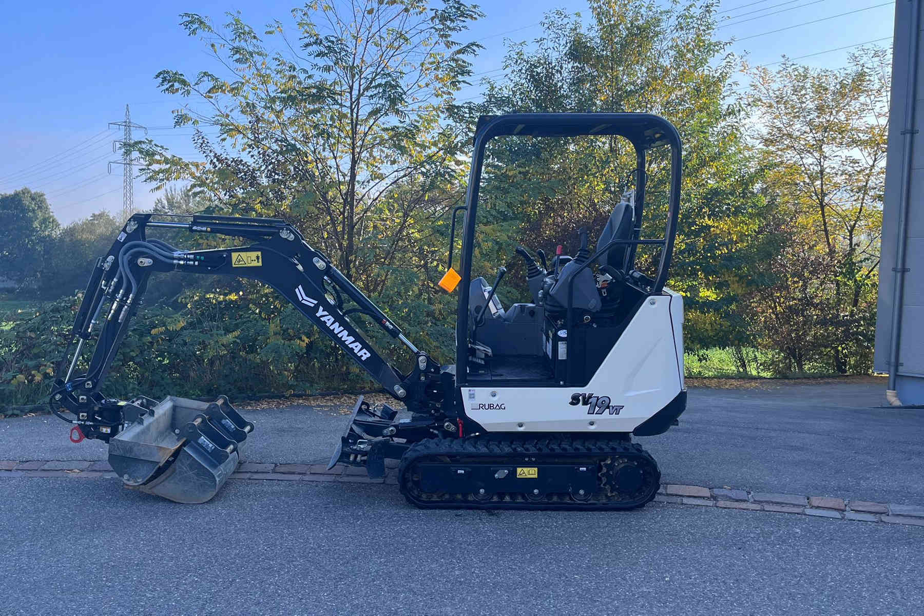 RUBA4336_2607433 vehicle image