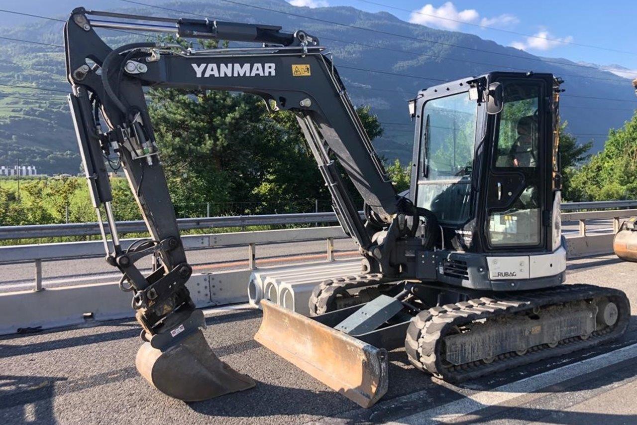 RUBA4336_2643611 vehicle image