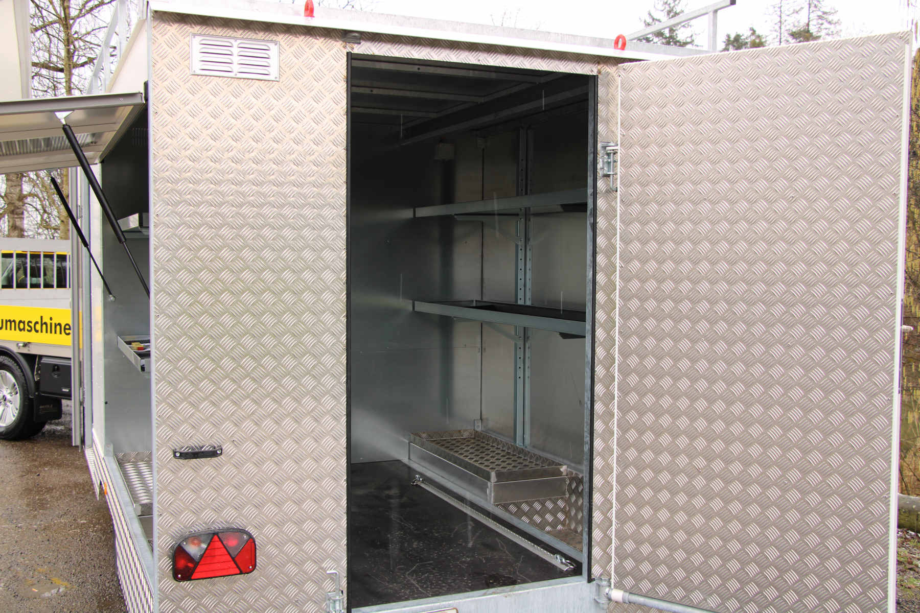 RUBA4336_2643625 vehicle image