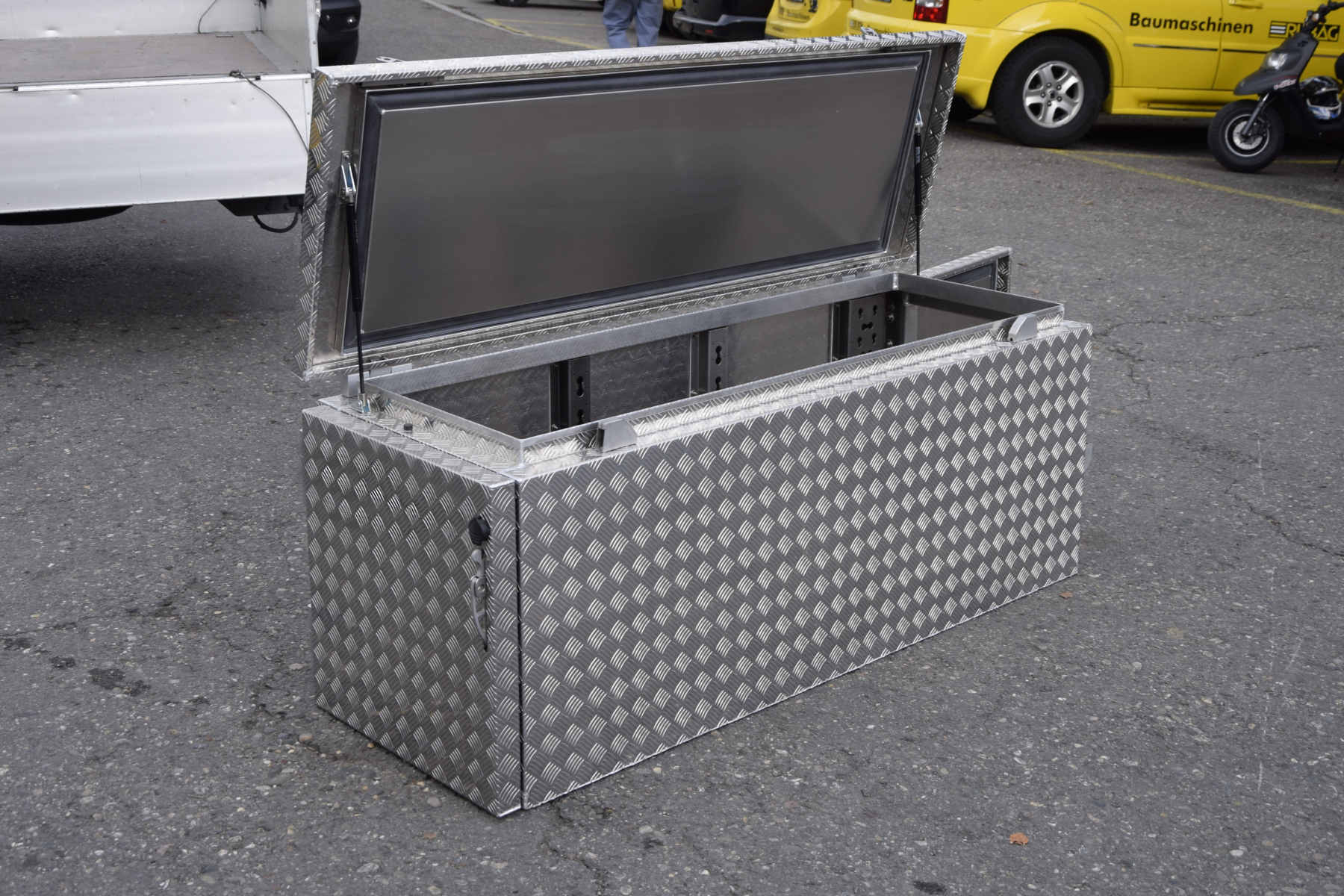 RUBA4336_3005384 vehicle image