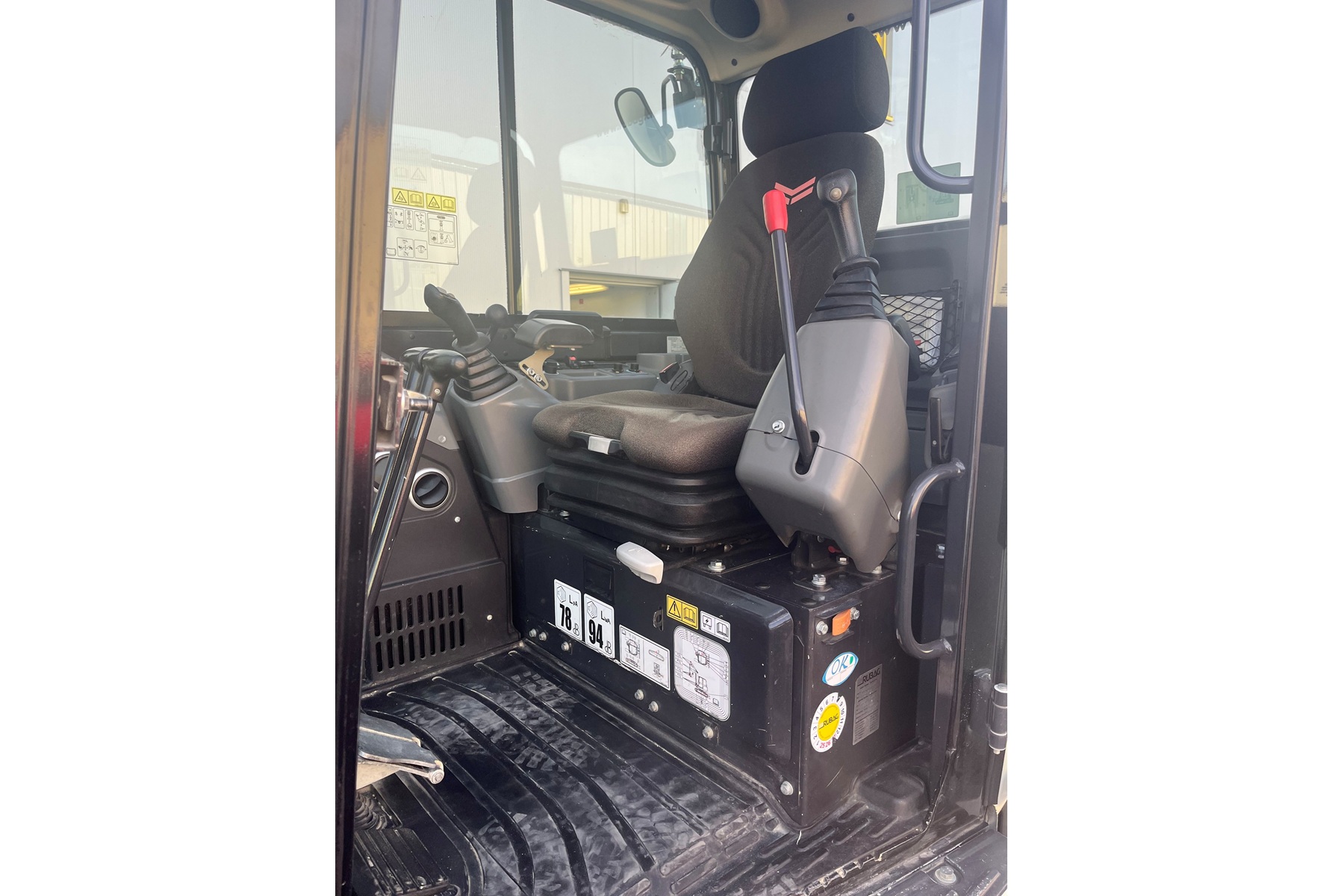 RUBA4336_2755106 vehicle image