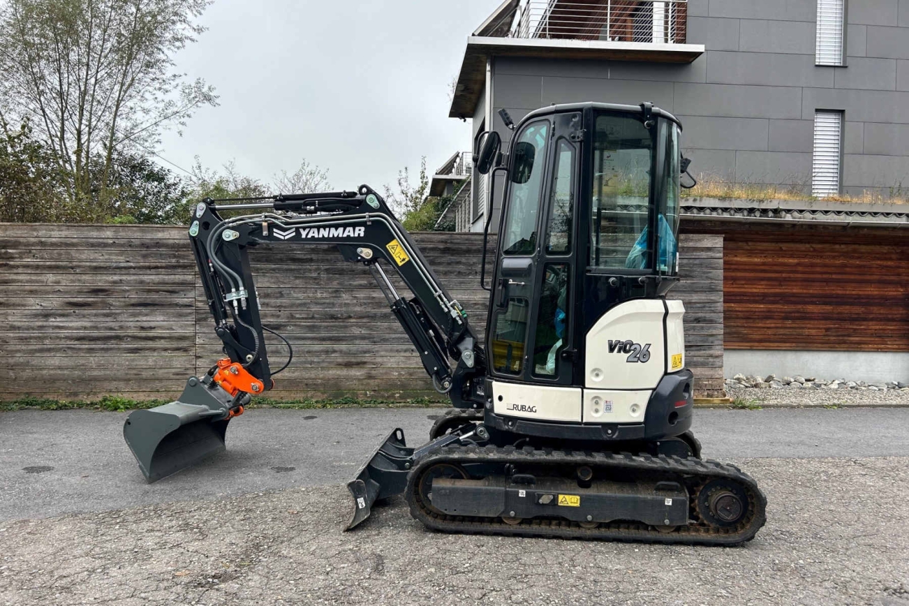 YANMAR Raupenbagger von links