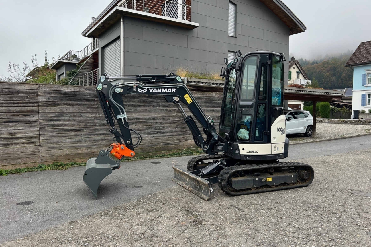 YANMAR Raupenbagger von vorne links