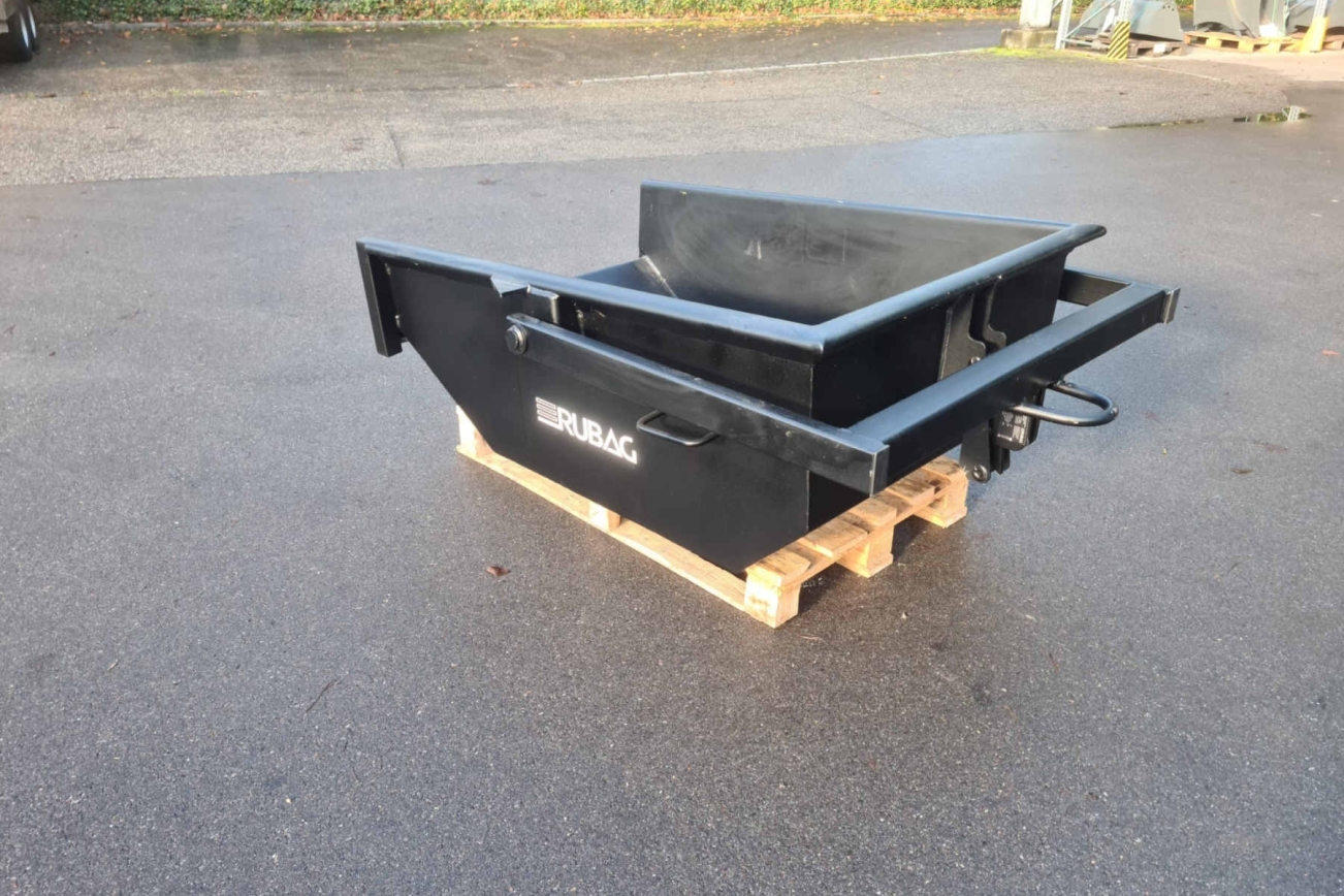 RUBAG Aushubkübel in RAL9004 von der linken Seite