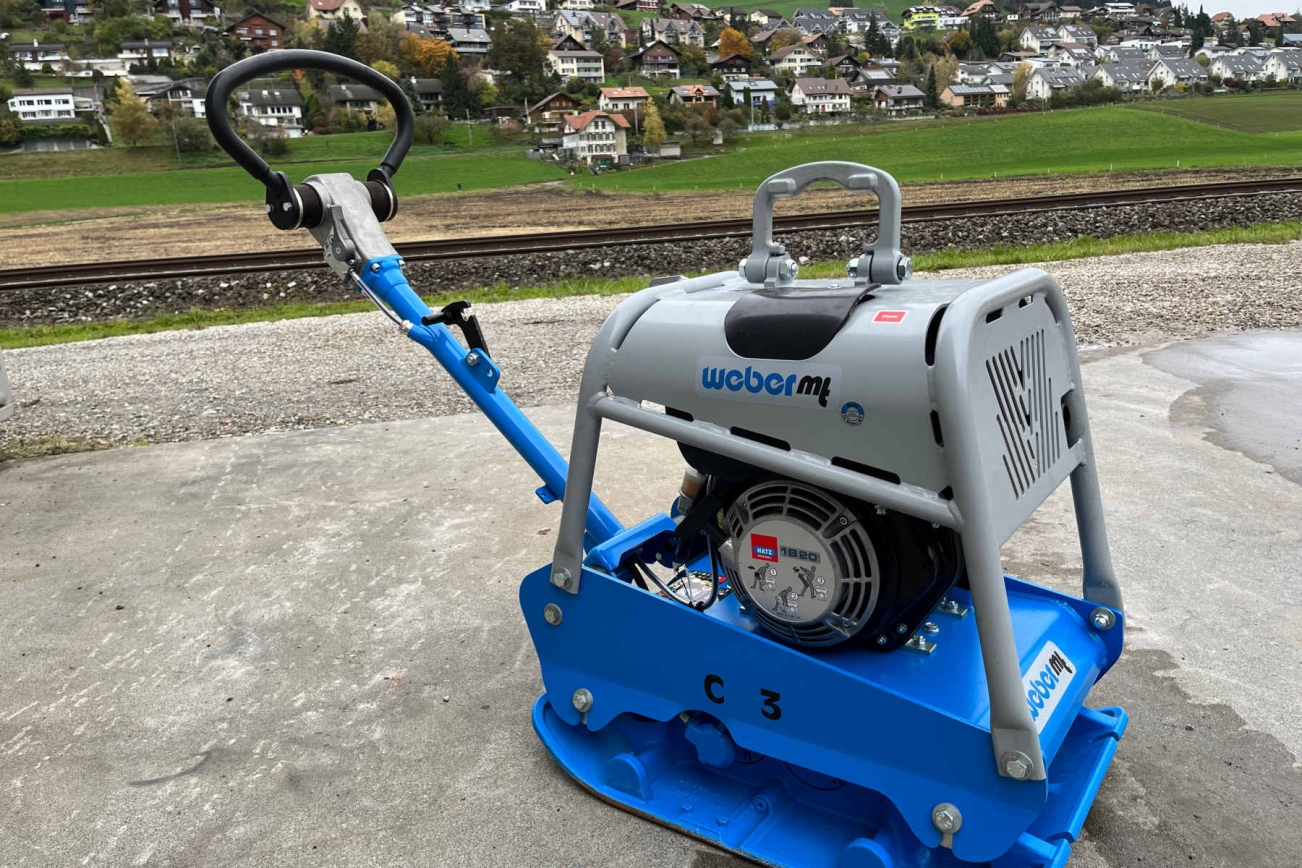 WEBER reversierbare-Vibroplatte CR3 von der rechten Seite
