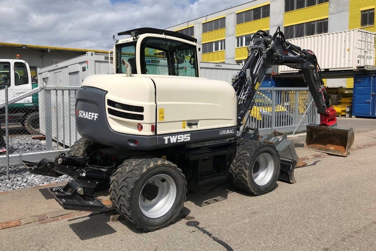 SCHAEFF Mobilbagger TW95 von rechts