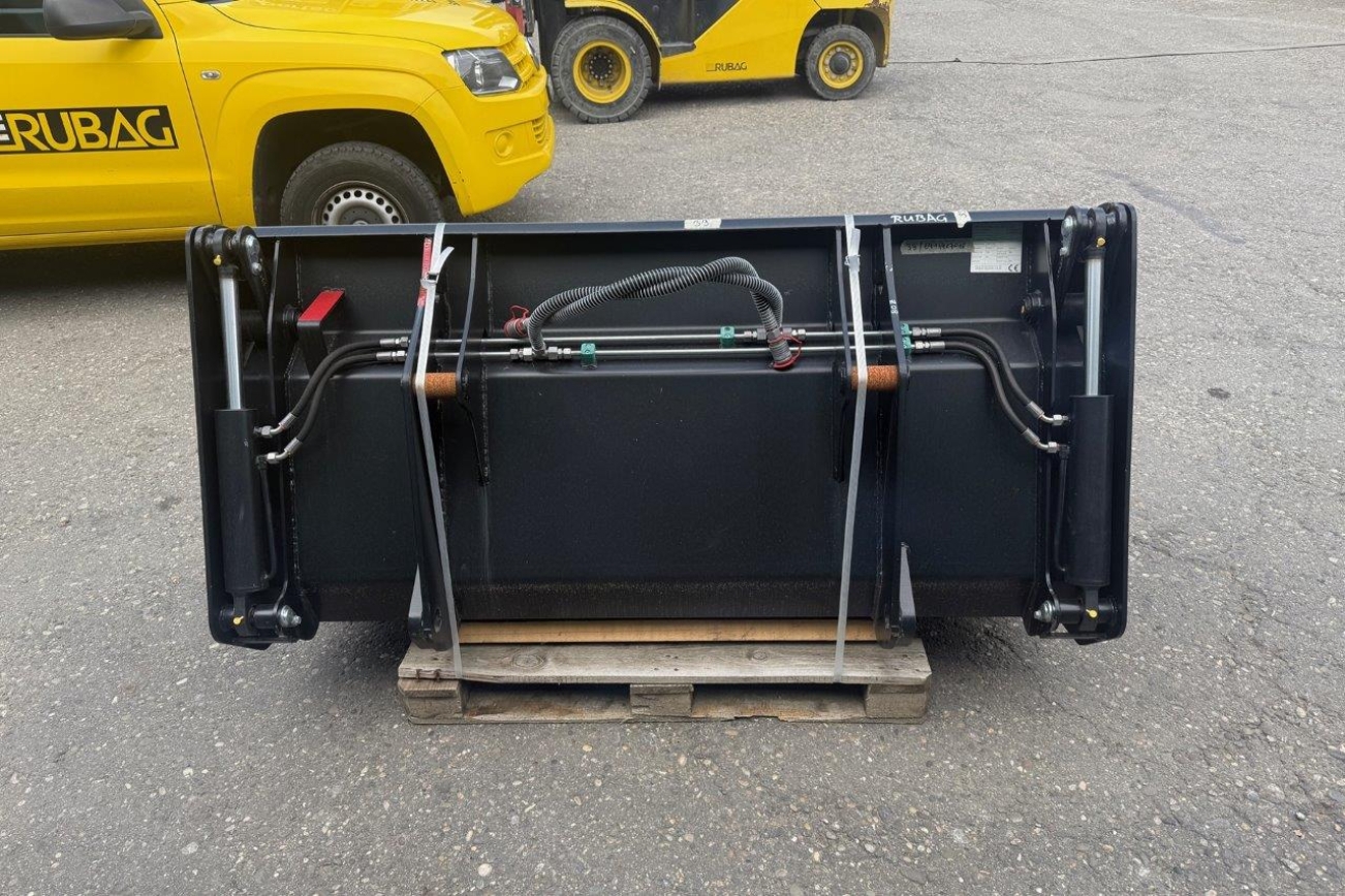 YANMAR 4in1 Schaufel von hinten