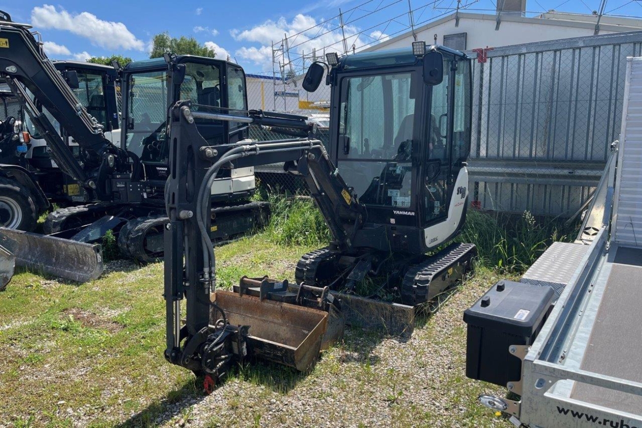 YANMAR Raupenbagger SV18 von vorne links