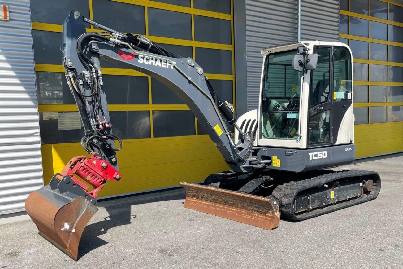 SCHAEFF Raupenbagger TC60 von links
