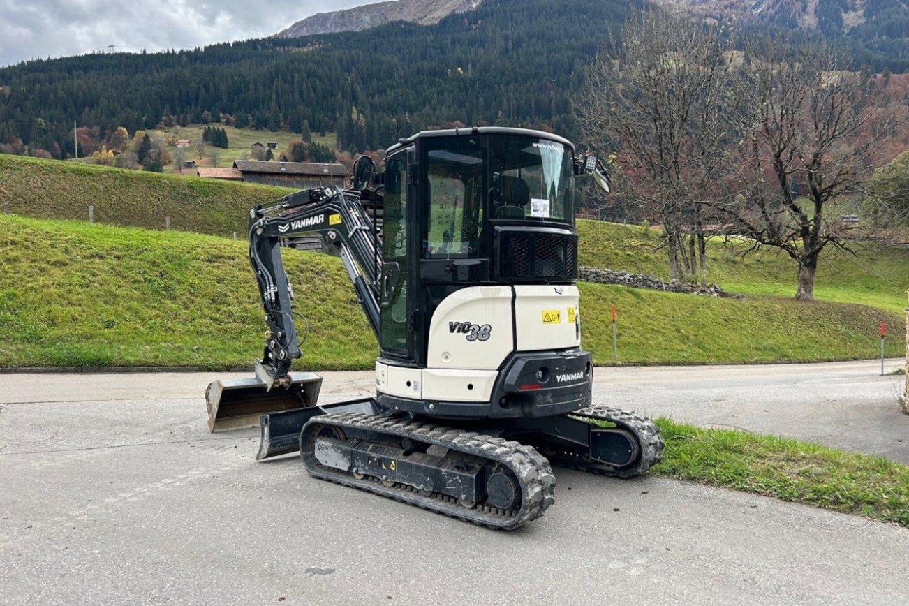 YANMAR Raupenbagger ViO38 von links hinten