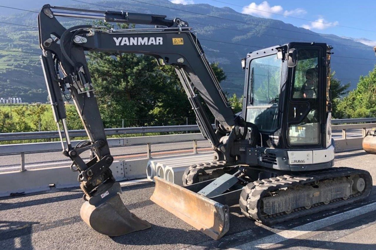 YANMAR Raupenbagger ViO50 von vorne links
