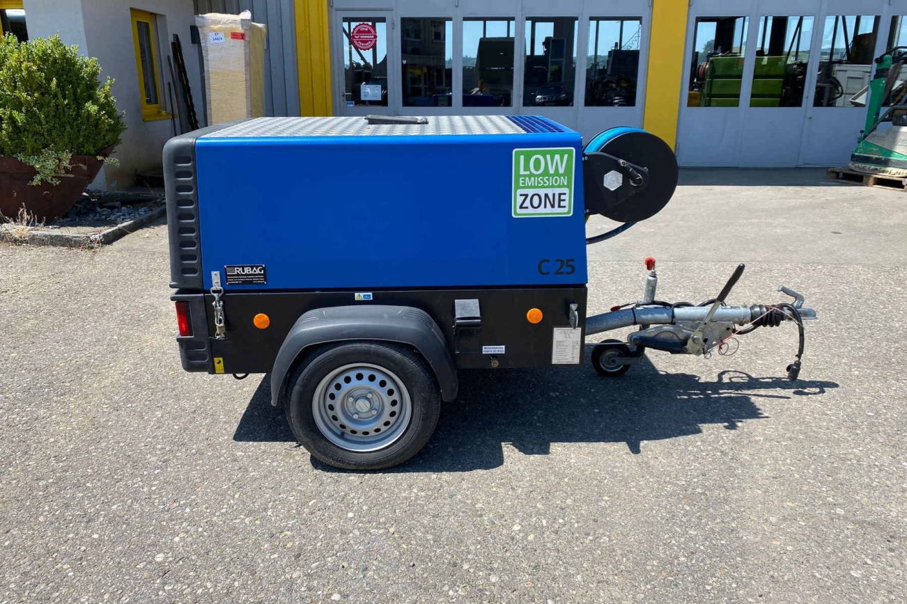COMPAIR Kompressor C25 von der rechten Seite