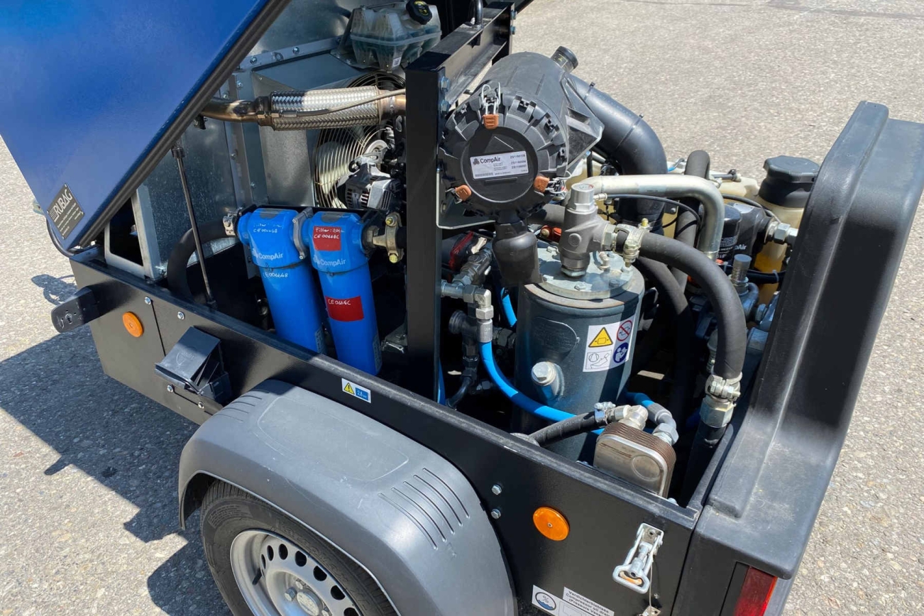 COMPAIR Kompressor C25 von der linken Seite innen