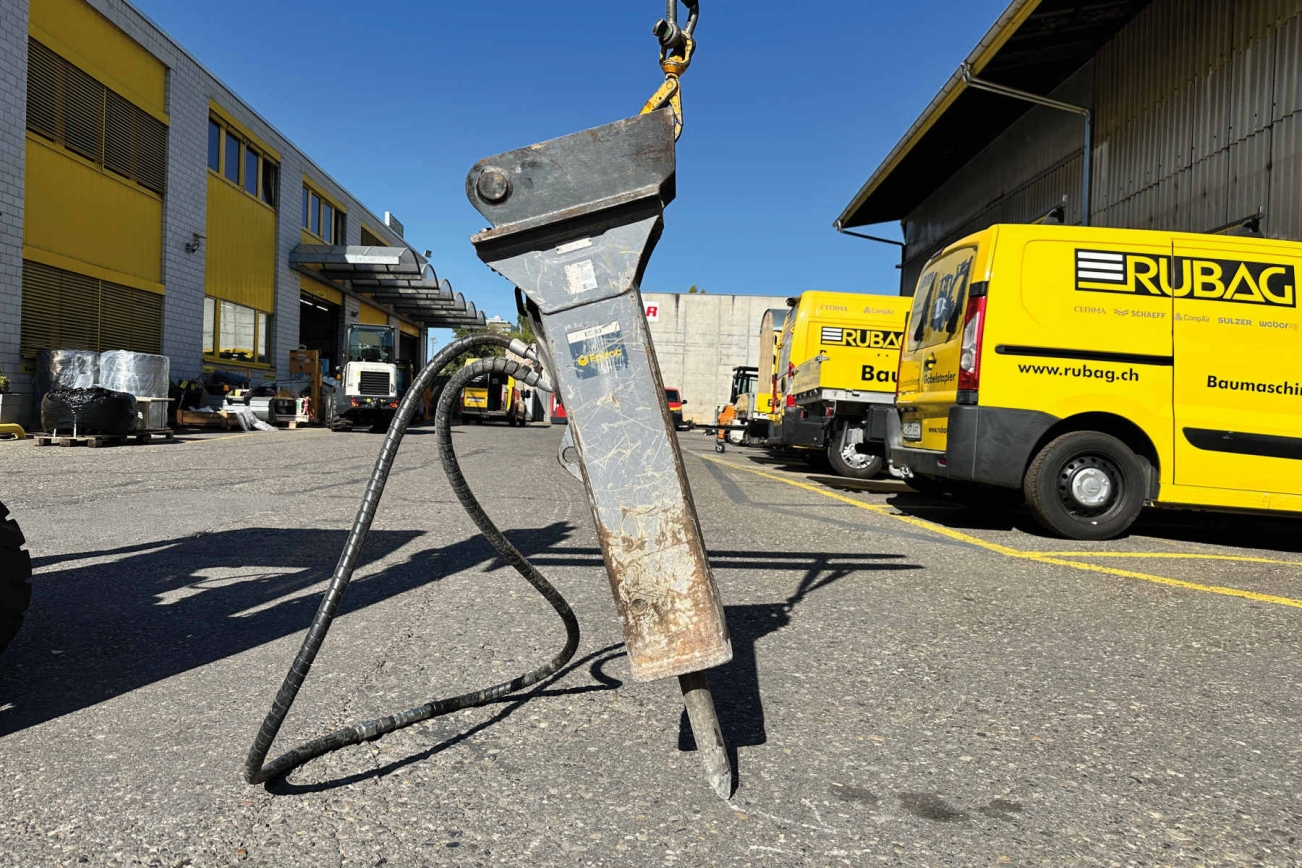 EPIROC_ Hydraulikhammer EC50 von vorne
