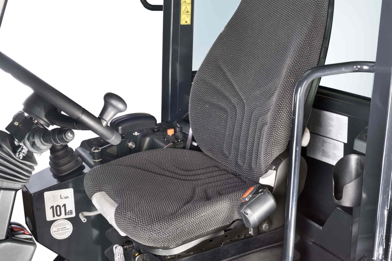YANMAR Radlader V7-HW von der innen