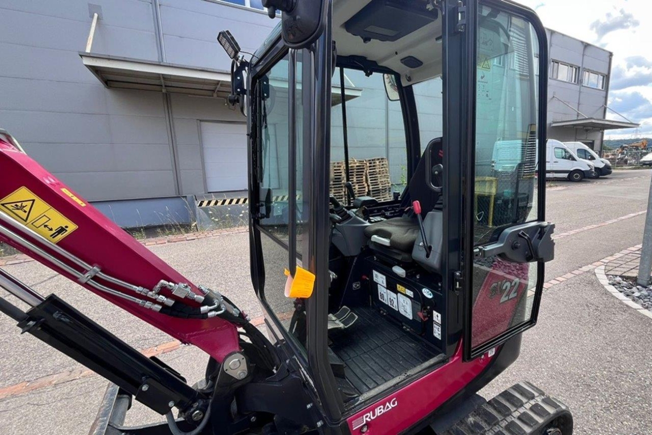 YANMAR Raupenbagger SV22 von innen