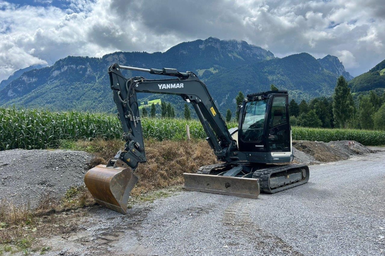 YANMAR Raupenbagger ViO82 von der linken Seite