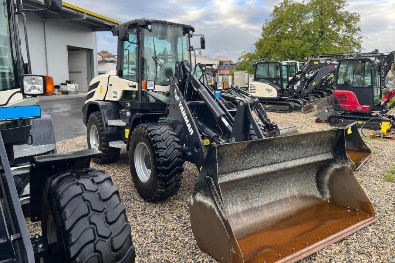 YANMAR Radlader V120-5 von der rechten Seite