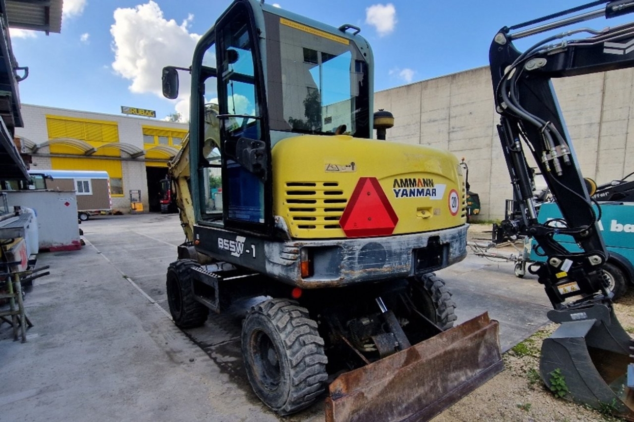 AMMANN-YANMAR Mobilbagger B55W-1 K von hinten