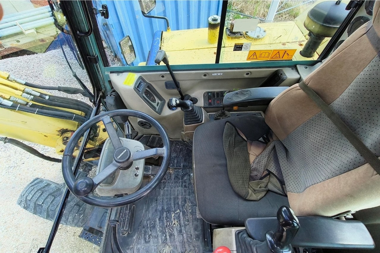 AMMANN-YANMAR Mobilbagger B55W-1 K von innen
