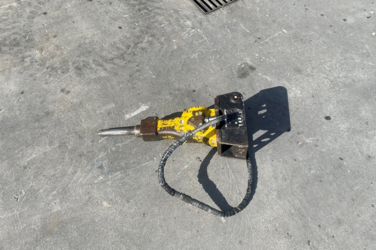 EPIROC SB102 Hydraulikhammer liegend