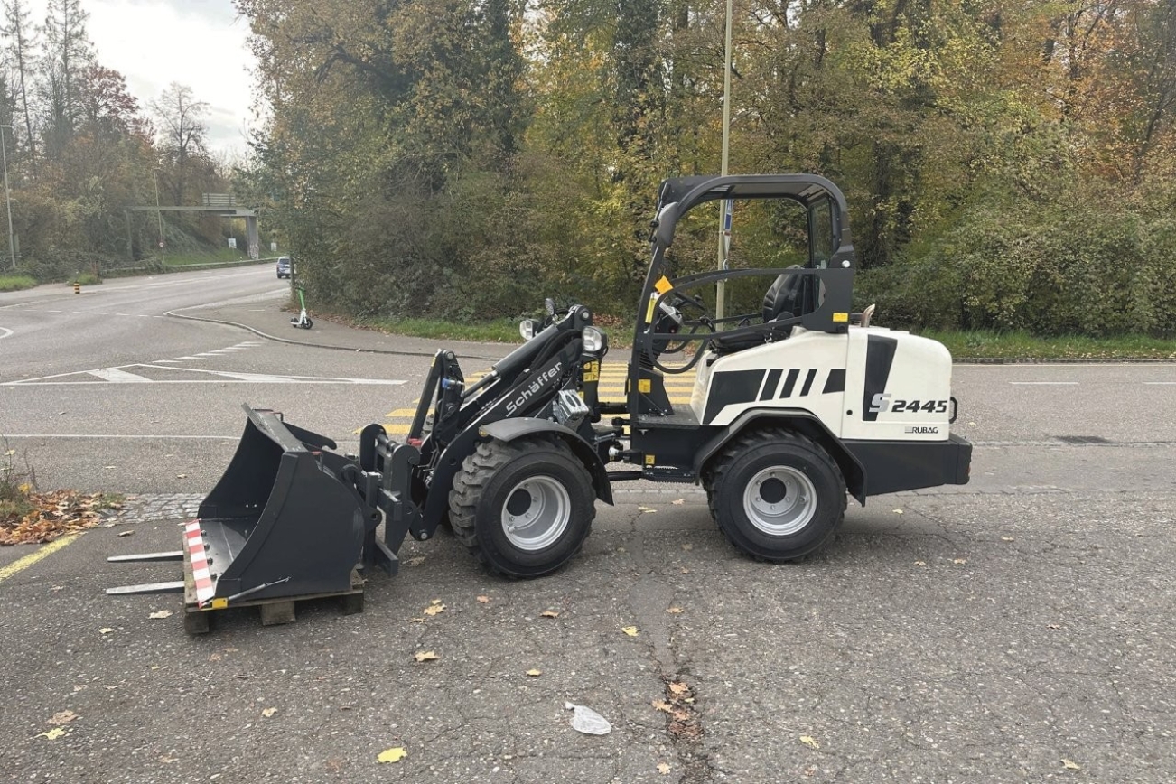 SCHÄFFER Radlader 2445 S von der linken Seite