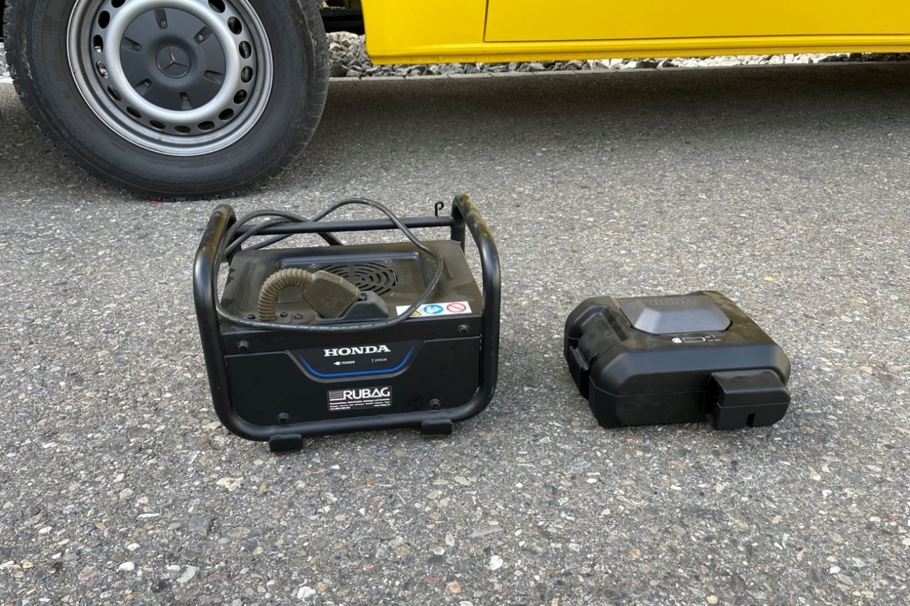 WEBER Elektroplatte CR2 DC Akku und Ladegerät