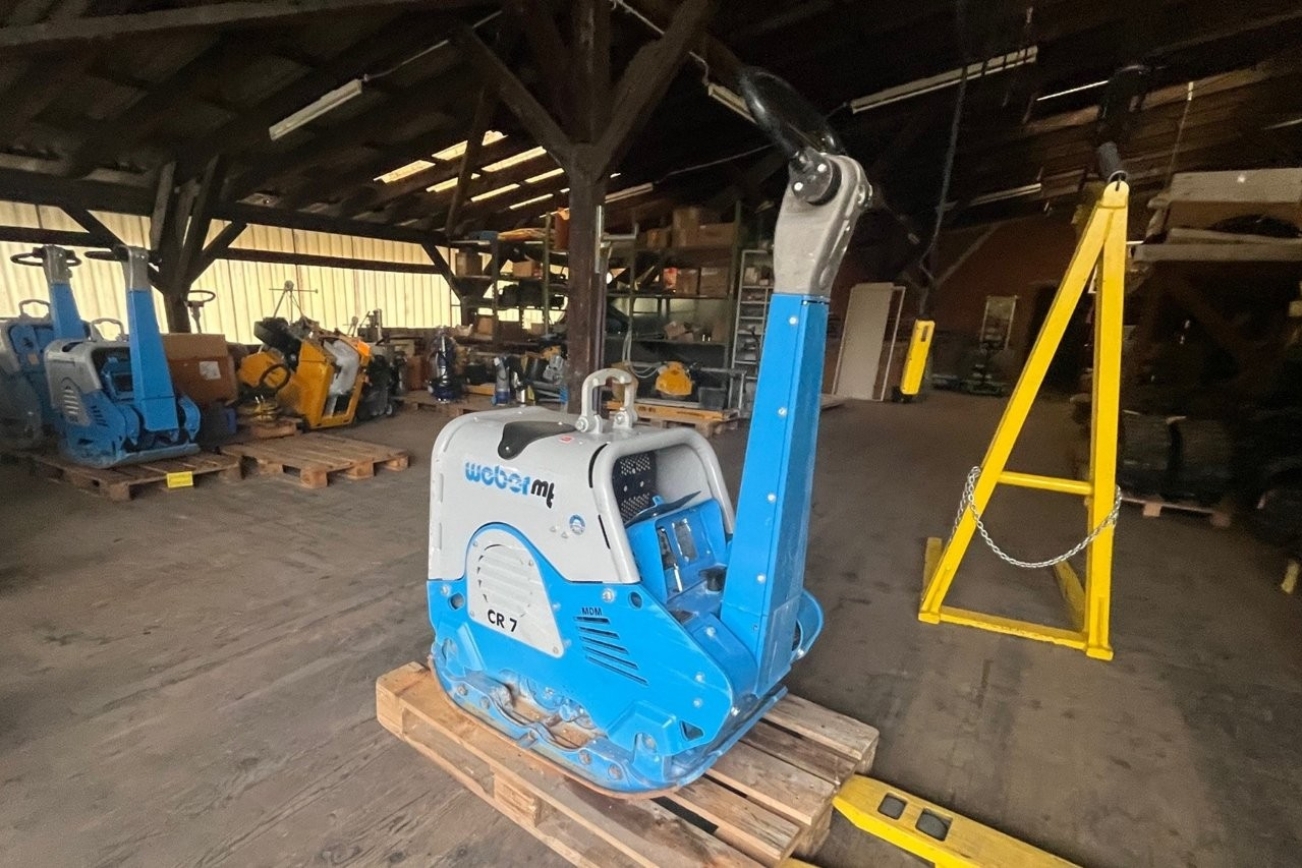 WEBER reversierbare-Vibroplatte CR7 MDM von der linken Seite