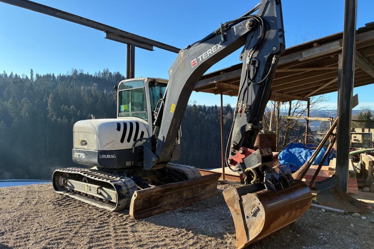 TEREX Raupenbagger TC75 von der rechten Seite