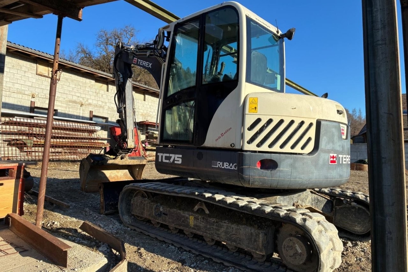TEREX Raupenbagger TC75 von hinten 