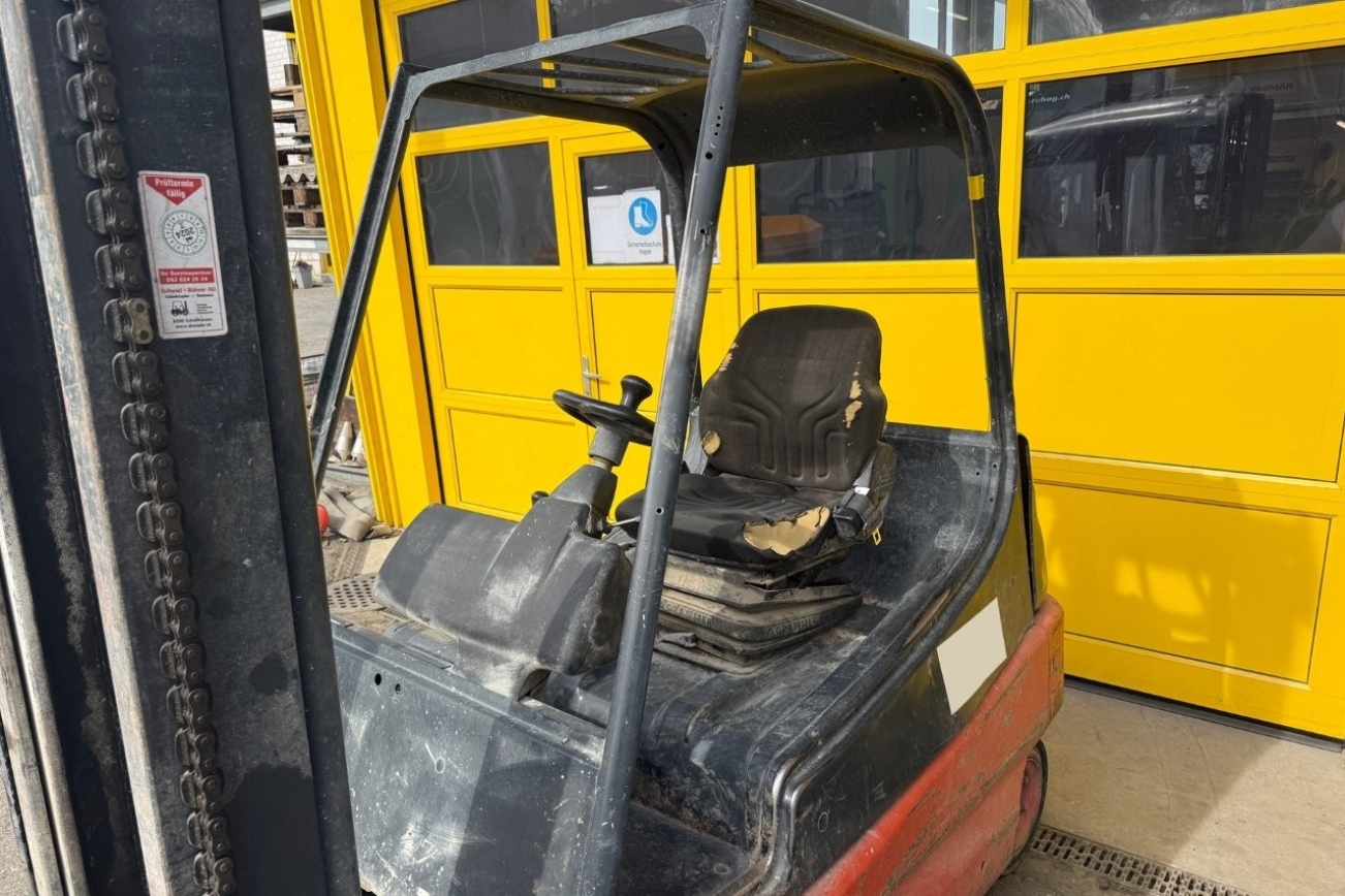 Linde Elektrostapler E25-01 SN 007325 von der linken Seite