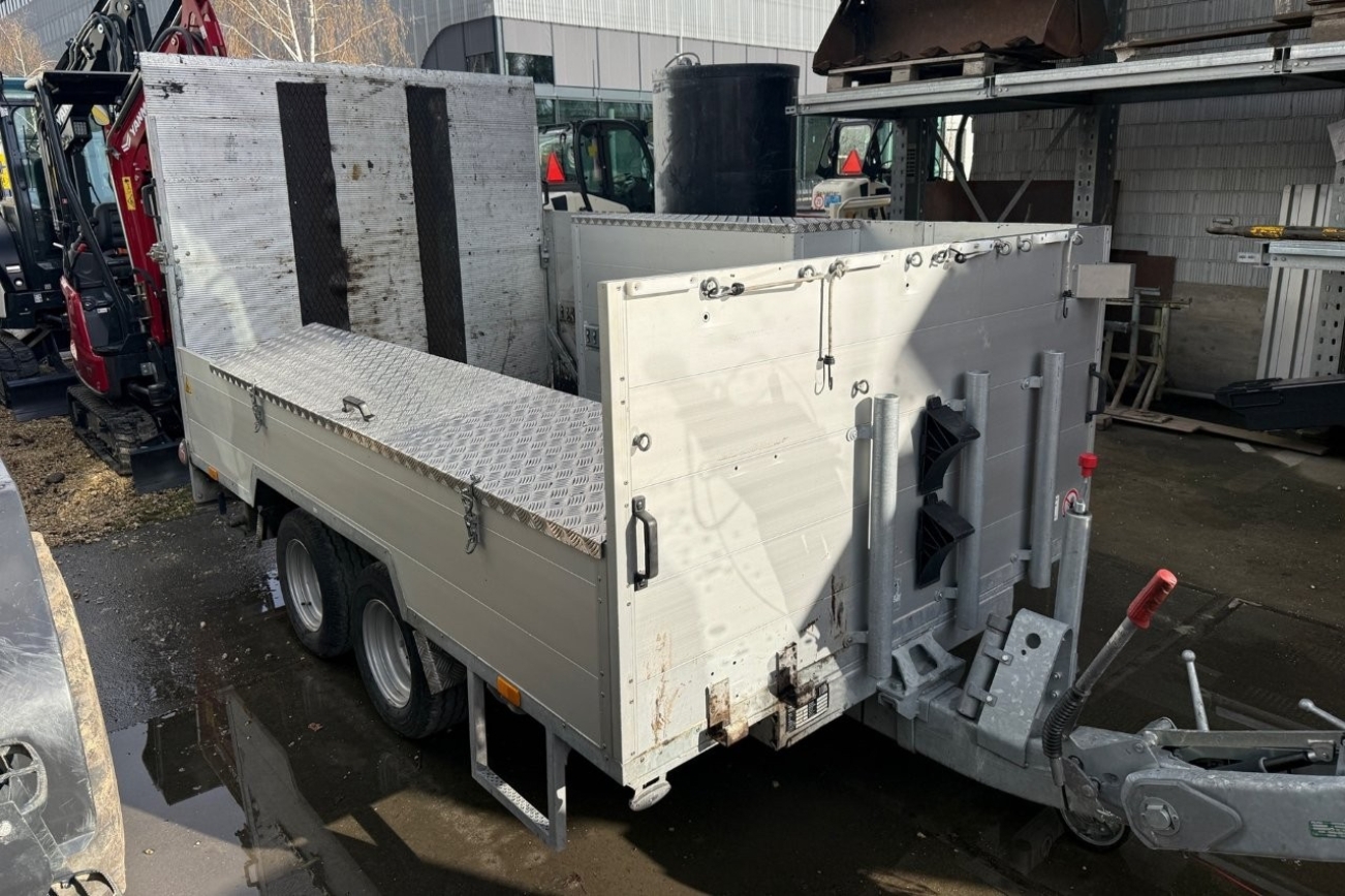 RUBAG Anhänger TUA 350HV SN 015889 von vorne rechts