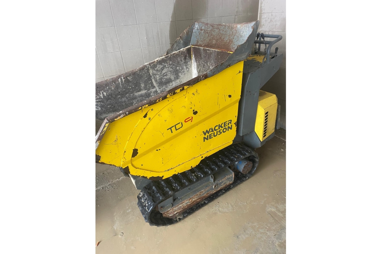 Wacker Neuson Raupendumper TD 9 in gelb von der linken Seite
