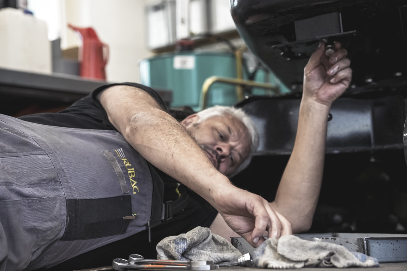 Mechaniker bei der Arbeit