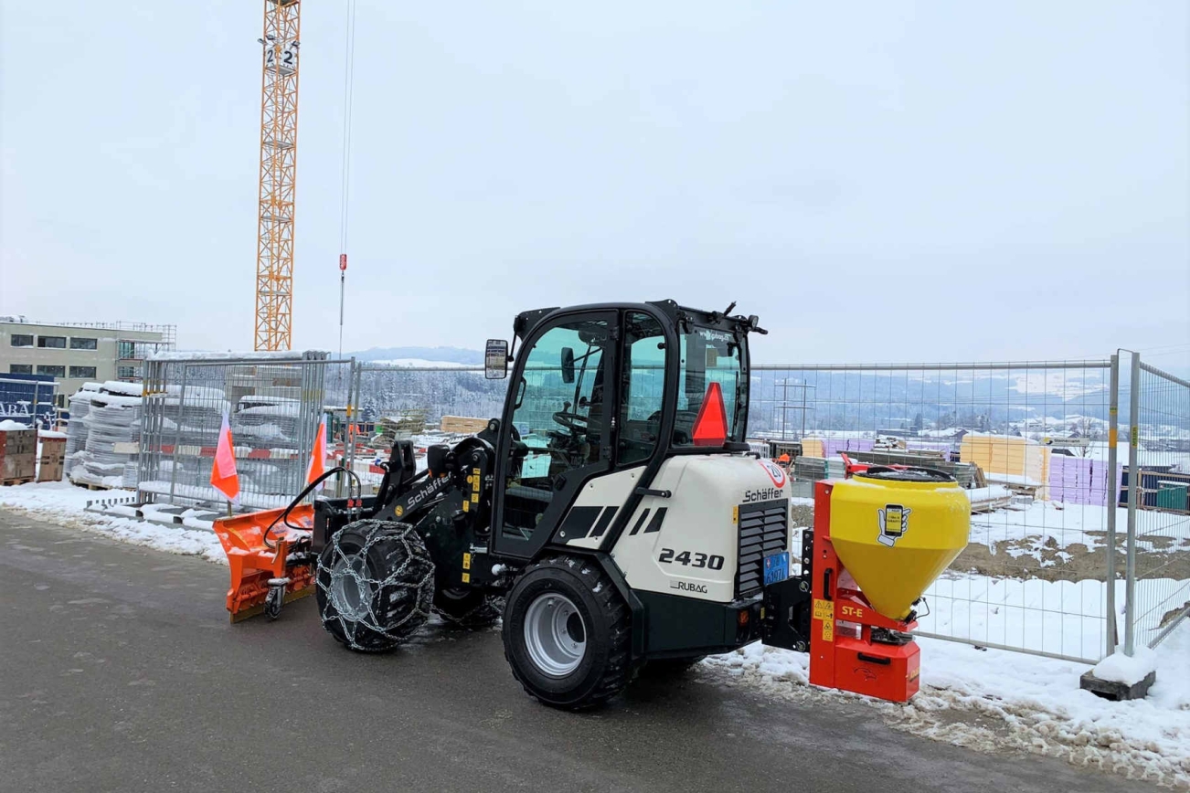 Adler Salzstreuer Winterdienst Anbaugerät Lader
