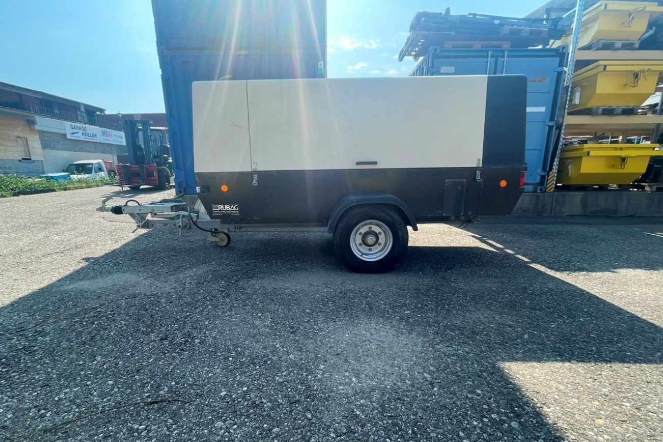 Compair Kompressor C140 von aussen