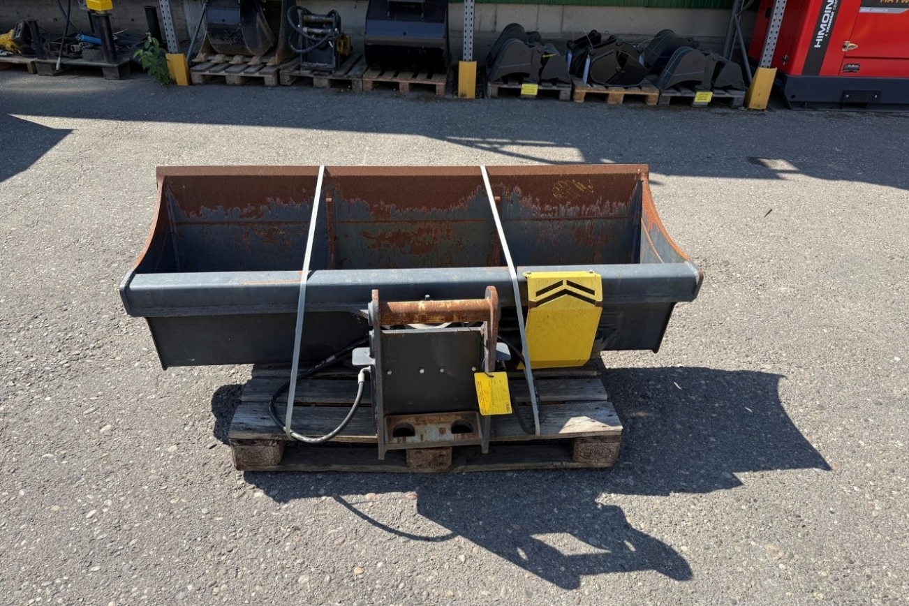 YANMAR Schwenklöffel 1800 mm mit MS08 Aufnahme