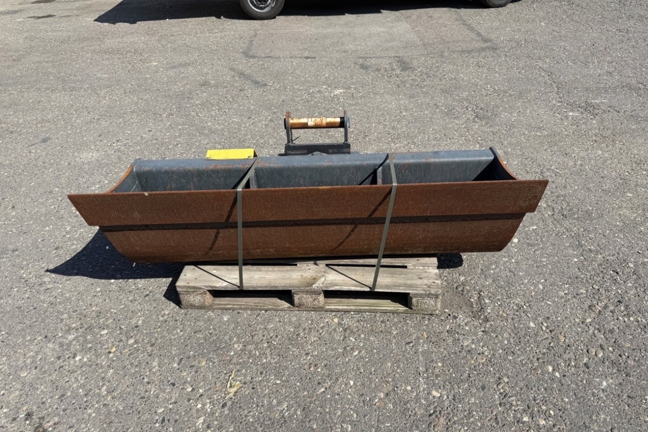 YANMAR Schwenklöffel 1800 mm mit MS08 Aufnahme